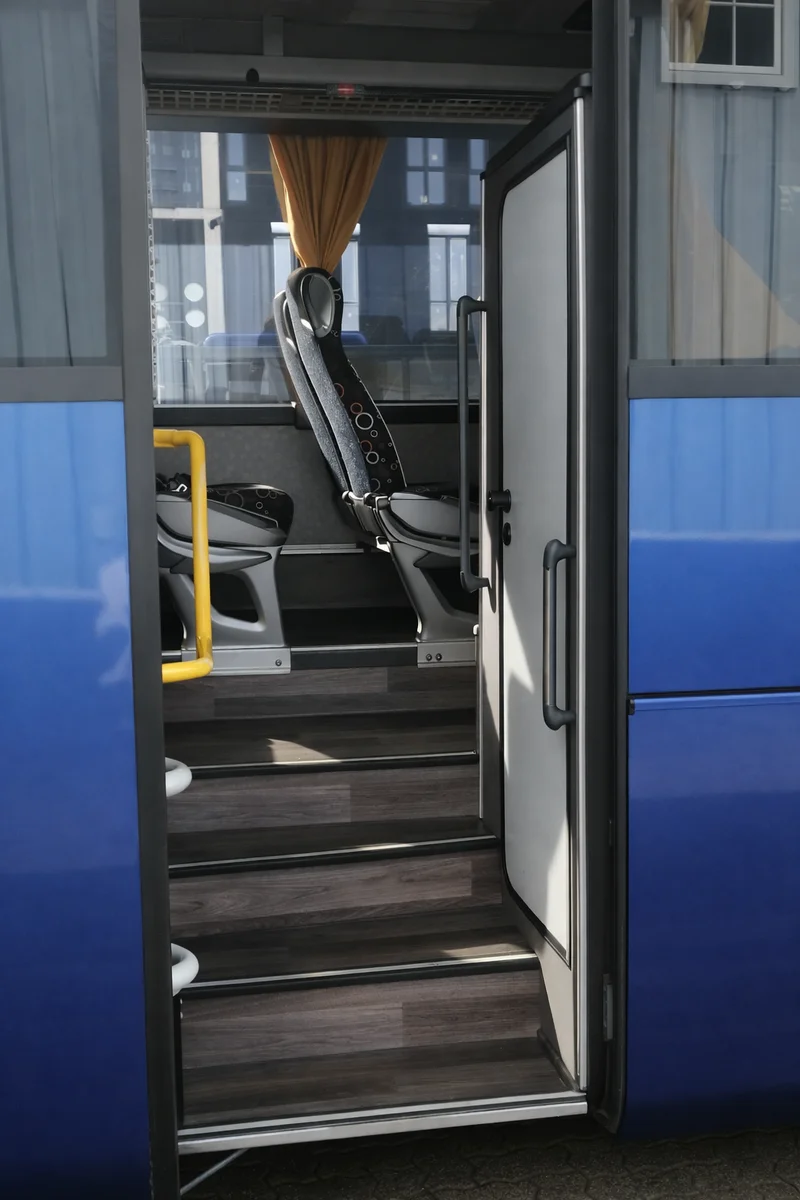 Mercedes Intouro M - 2 Türen / Bild 3