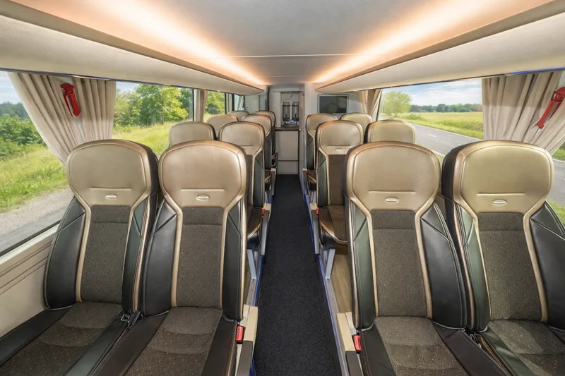 Neoplan P06 Skyliner - Sonderfahrzeug "Baskets" / Bild 2