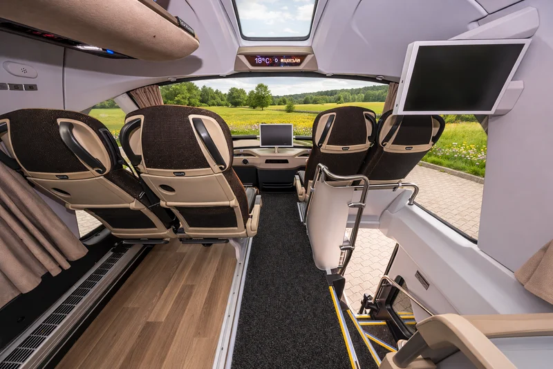 Neoplan P06 Skyliner - Sonderfahrzeug "Baskets" / Bild 5