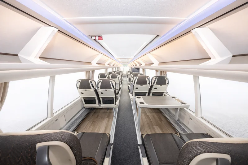 Neoplan P06 Skyliner - Sonderfahrzeug "Baskets" / Bild 4